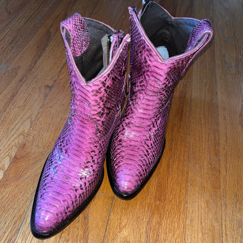 Miranda Lambert - Idyllwind Pink Boots
